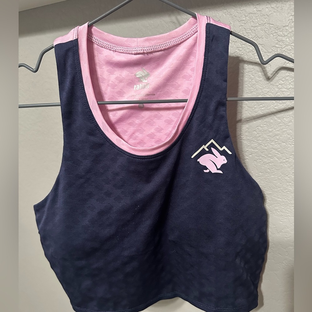 Rabbit crop hop built-in PRO top